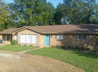 515 Caroline St, Edna, TX 77957
