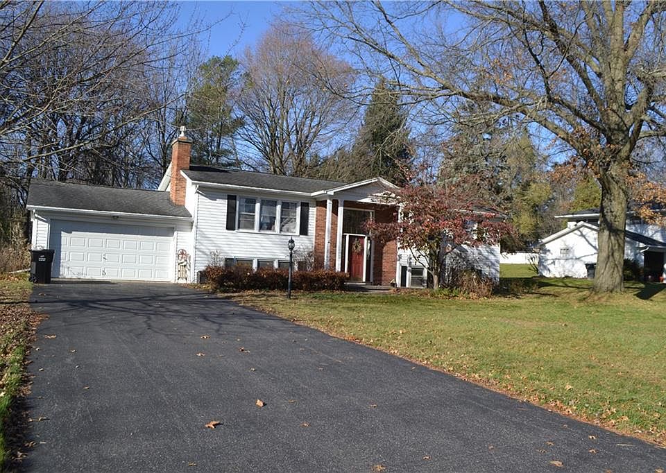 1st image of 5 Pittsford Manor Ln