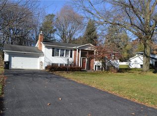 5 Pittsford Manor Ln, Pittsford, NY 14534