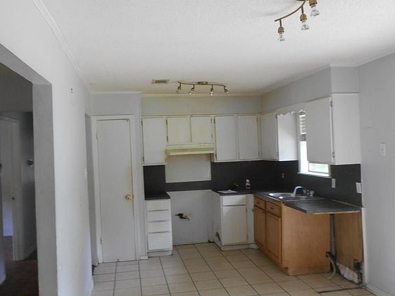 2nd image of 2505 Fox Chase Dr