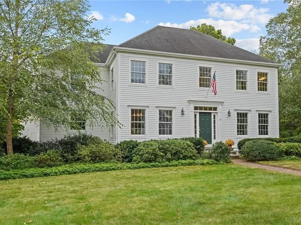 15 Windmill Ln E, Rumford, RI 02916