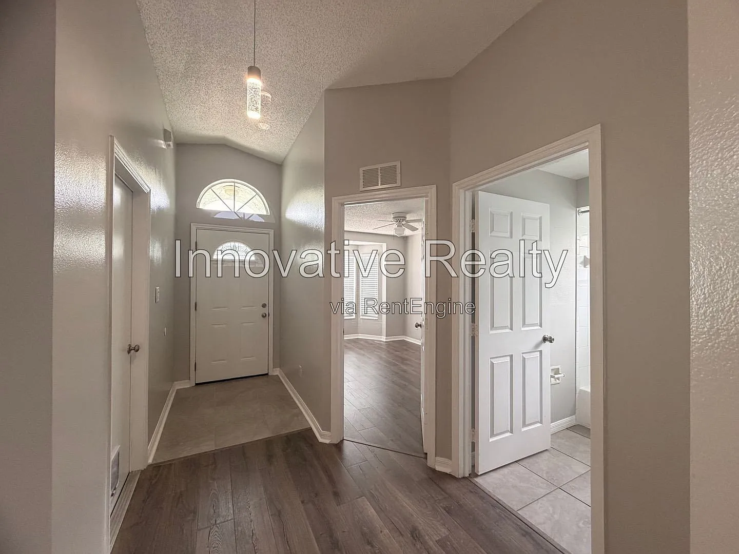 3 bed, 2.0 bath, 1161 sqft, $2,095 — Photo 2