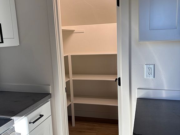 4th image of 4011 W 4th Ave #8