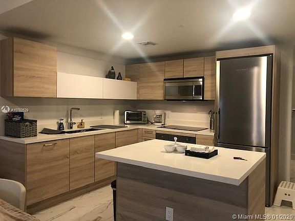 3rd image of 16385 Biscayne Blvd #Penthouse 1
