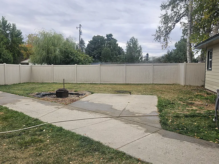 Fully fenced large yard