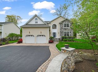 25 Alcott Rd, Mahwah, NJ 07430