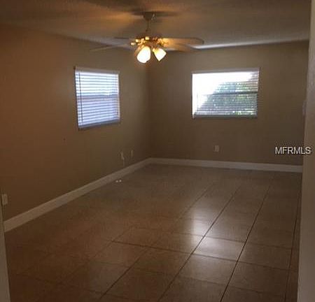 5th image of 218 E Holly Dr