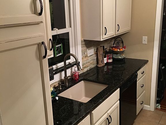 3rd image of 407 Columbia Dr