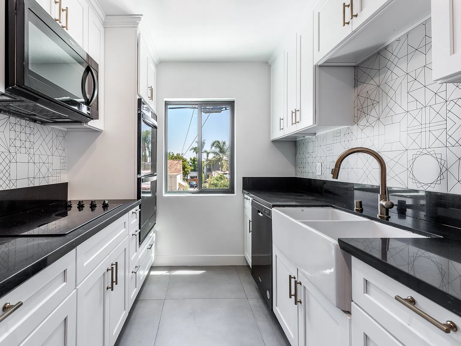 1480 S Canfield Ave — Photo 1