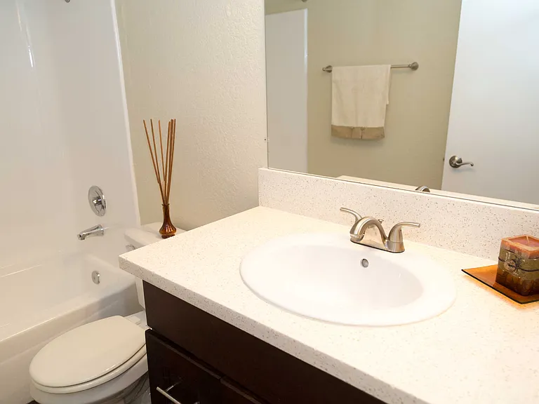 The Lodge at Porter Ranch Apartments — Photo 7