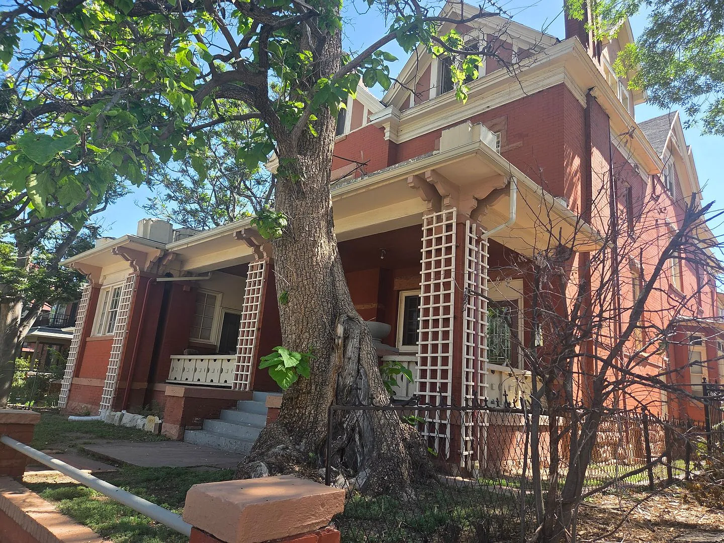 Charming 1-Bedroom Apartment in Denver's Capitol Hill Neighborhood — Photo 1