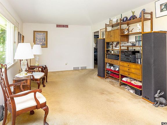 4th image of 92 Brockley Dr