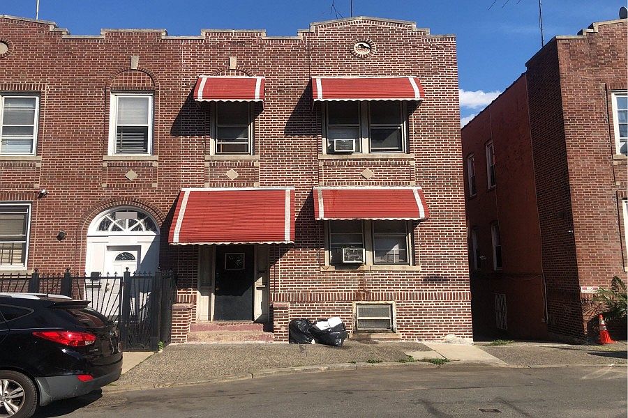 1st image of 1672 Townsend Ave