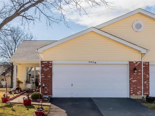 16062 Rose Wreath Ln, Florissant, MO 63034