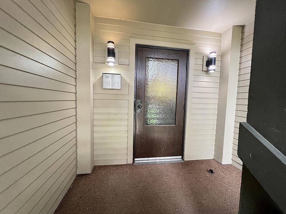 2nd floor entry
