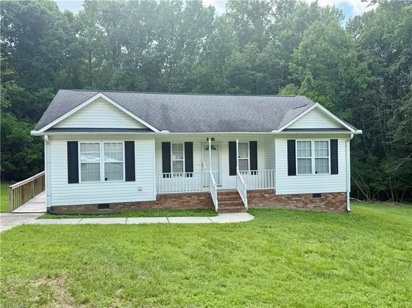245 Pin Oak Dr, Thomasville, NC 27360