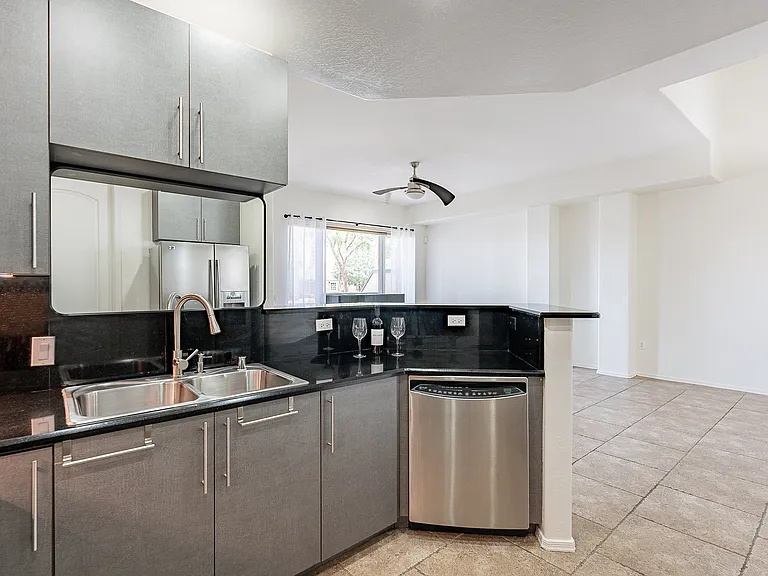 17 W Vernon Ave #11 — Photo 18