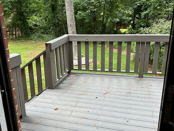 2nd image of 2040 Oakwood Dr #2040