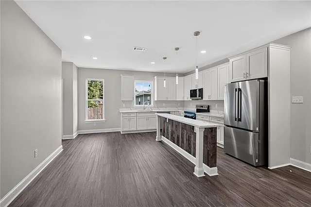 3 bed, 2.0 bath, 1405 sqft, $1,900 — Photo 4