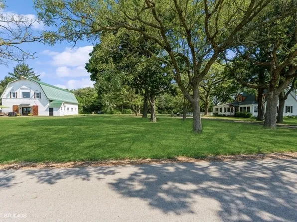 W670 N Bloomfield Rd, Burlington, WI 53105