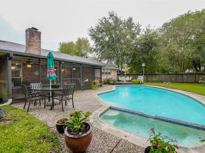 4906 Old Castle Ln, Dickinson, TX, 77539