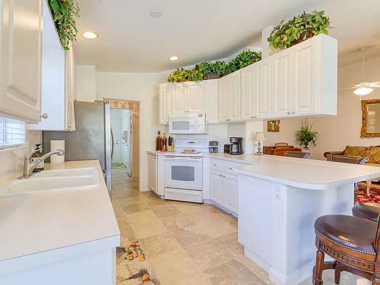 7390 Emilia Ln — Photo 4