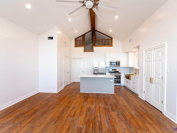 5th image of 112 Carmen Ln #A
