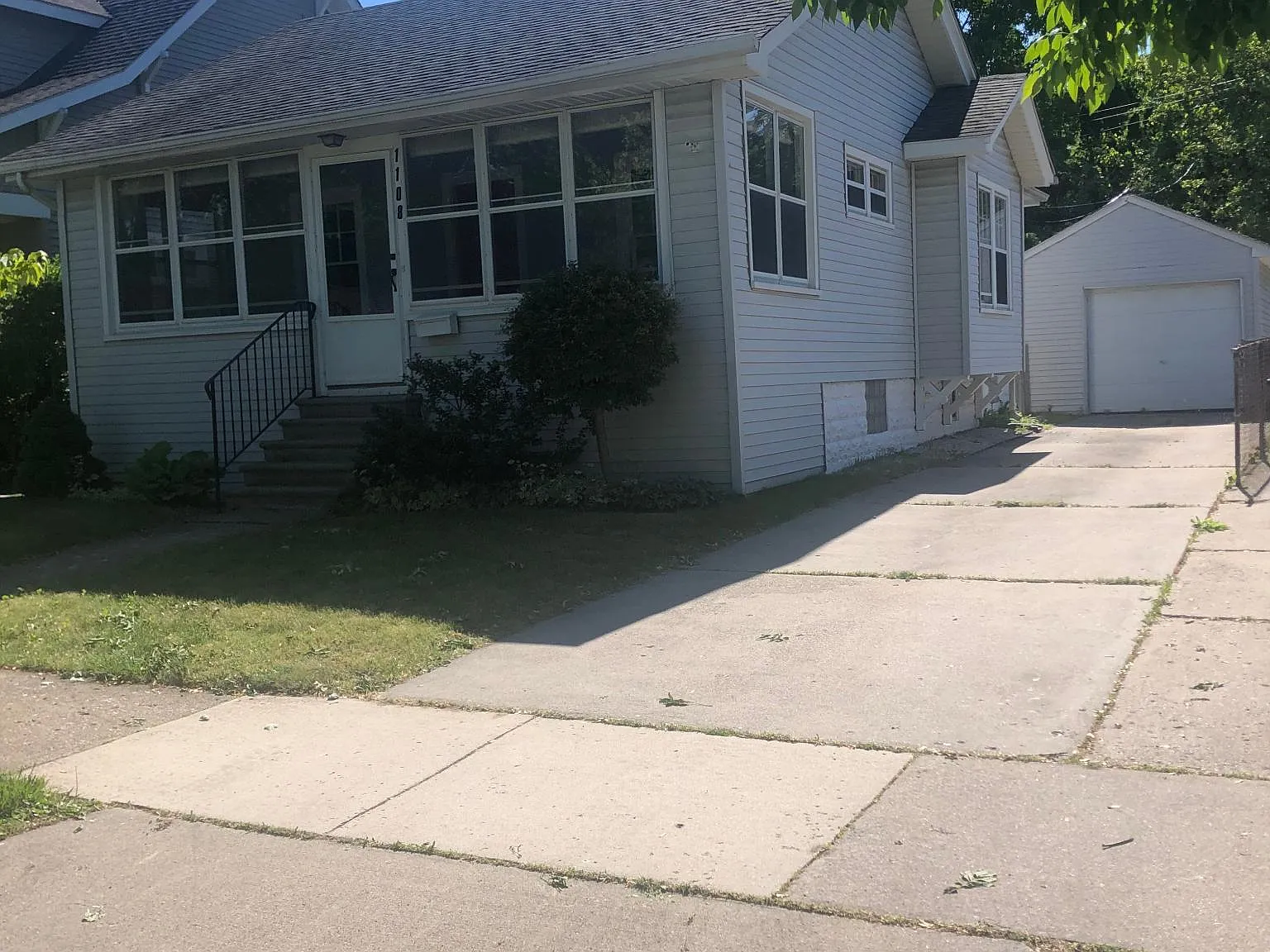 2 bed, 906 sqft, $1,650 — Photo 1