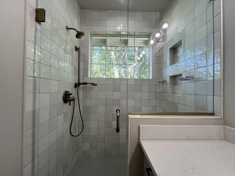 224 NW Sundown Way — Photo 36