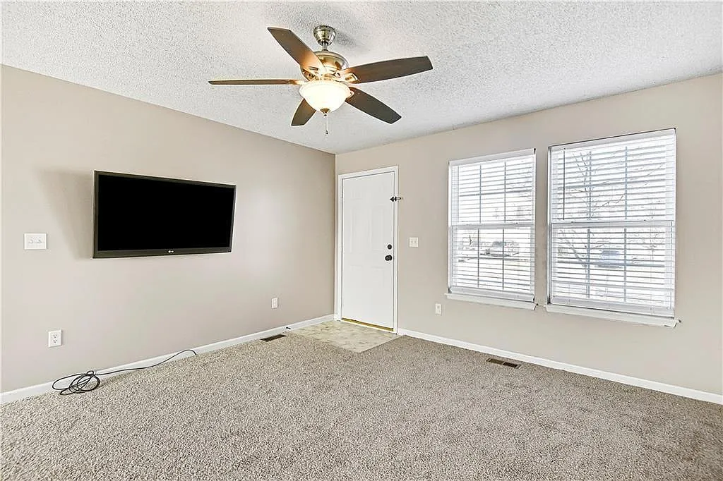 4 bed, 1855 sqft, $1,995 — Photo 4