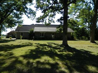 831 Morris Ave, Mountain Grove, MO 65711