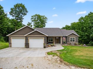 26269 Old Shady Wood Dr, Spring Valley, MN 55975
