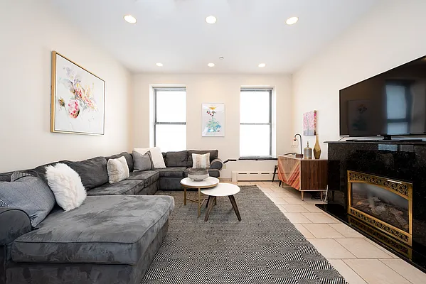 Rented by R New York | media 18