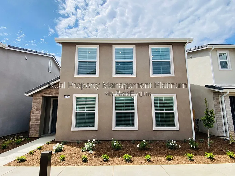 2752 E Tamarind Dr — Photo 11