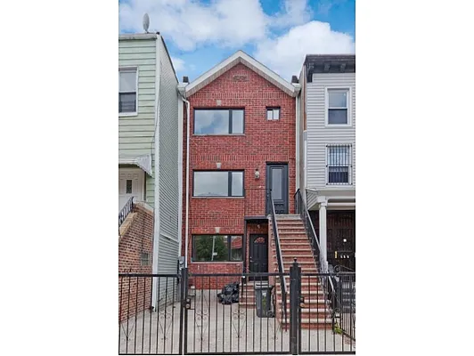 Sold by Omnycor Realty Corp. | media 1