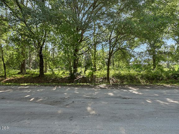 3rd image of 325 Garden Ln
