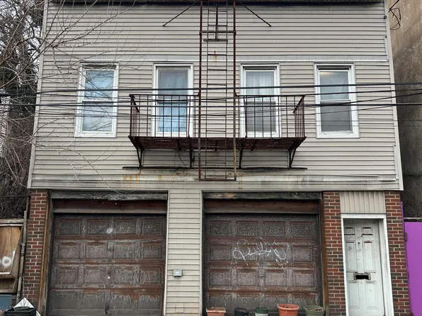 109 Brook St, Staten Island, NY 10301