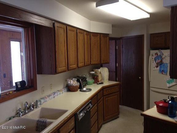 5th image of 10733 Oak St