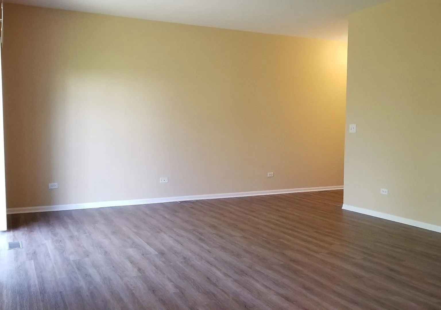 1126 Clover Dr. — Photo 2