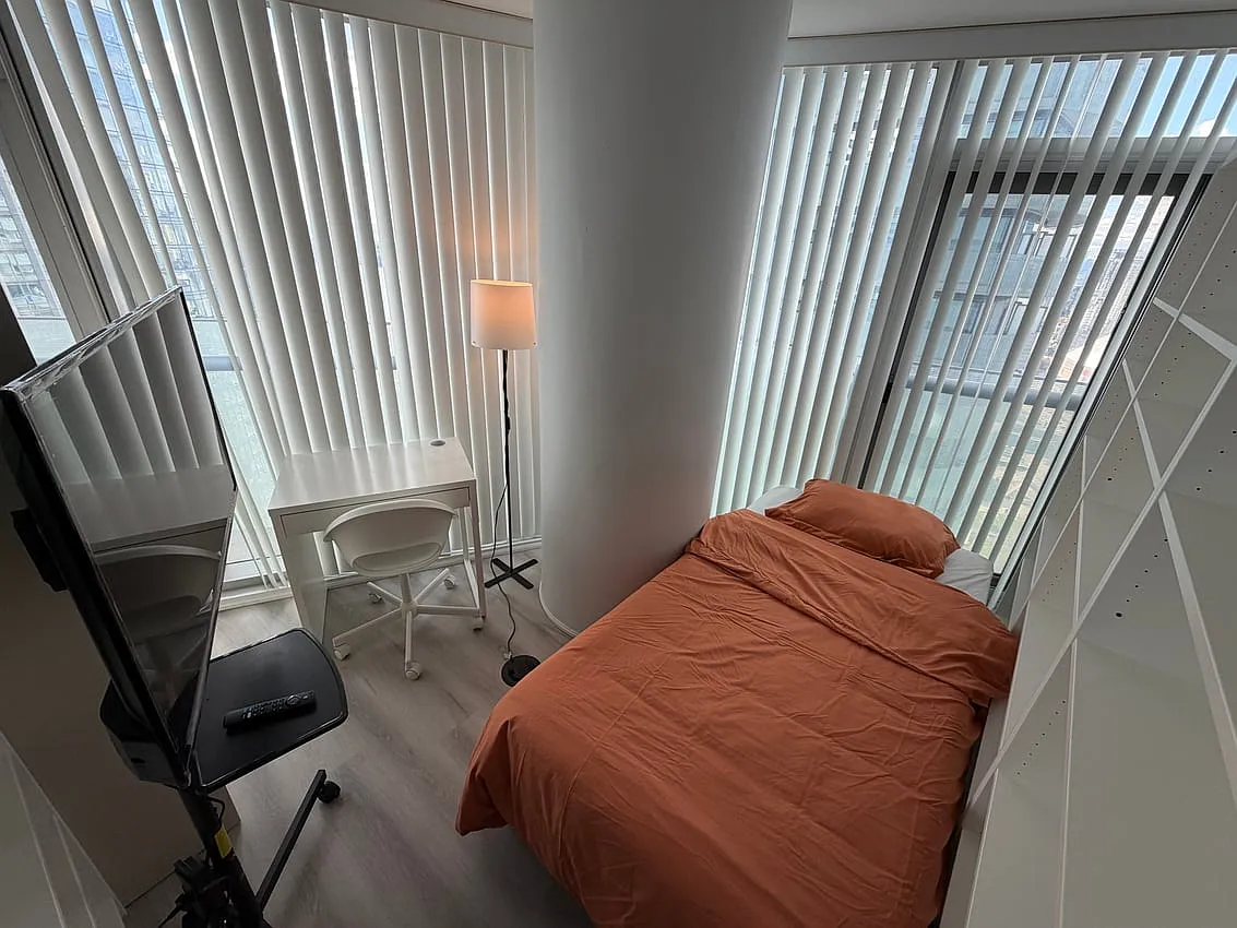 Flex Room - York St & Bremner Blvd — Photo 3