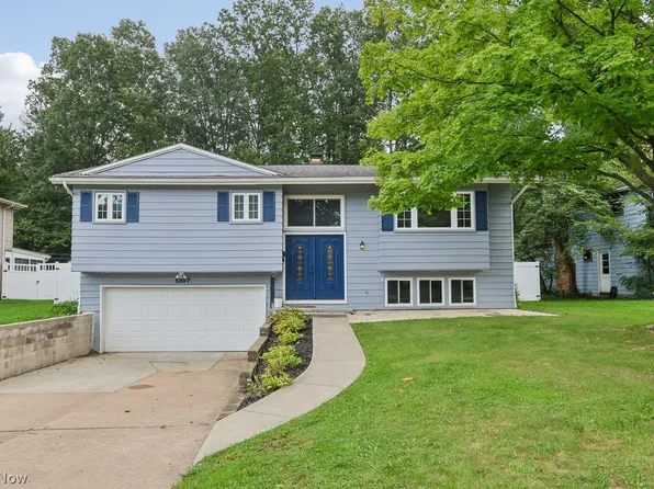 5897 Forest Ridge Dr, North Olmsted, OH 44070