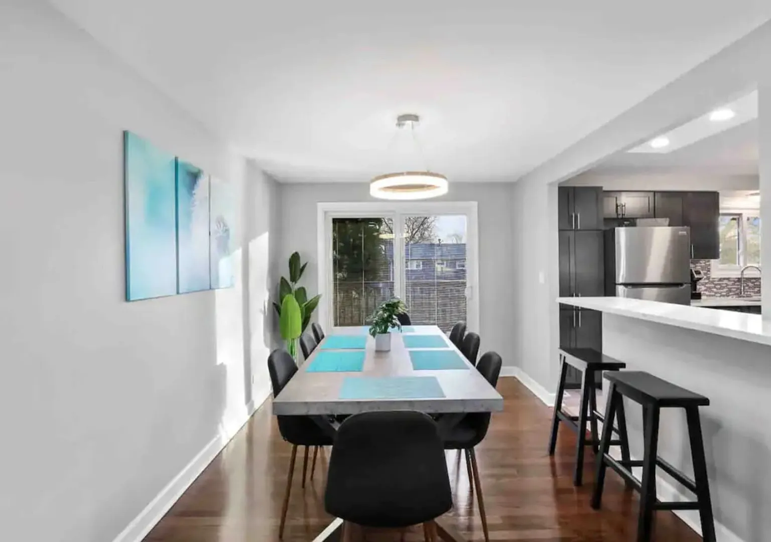 Extravagance - King 4 BRs, 2.5 BA Schaumburg — Photo 3