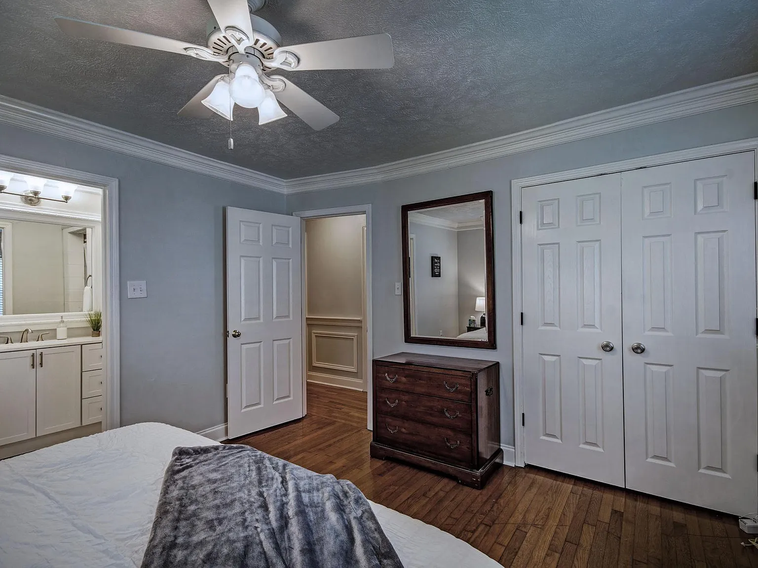 4 bed, 2250 sqft, $6,000 — Photo 3