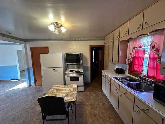 3rd image of 222 E Main Street
