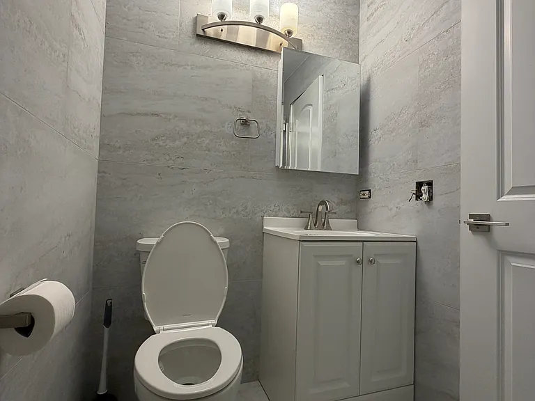 5525 N Chester Ave #42 — Photo 28