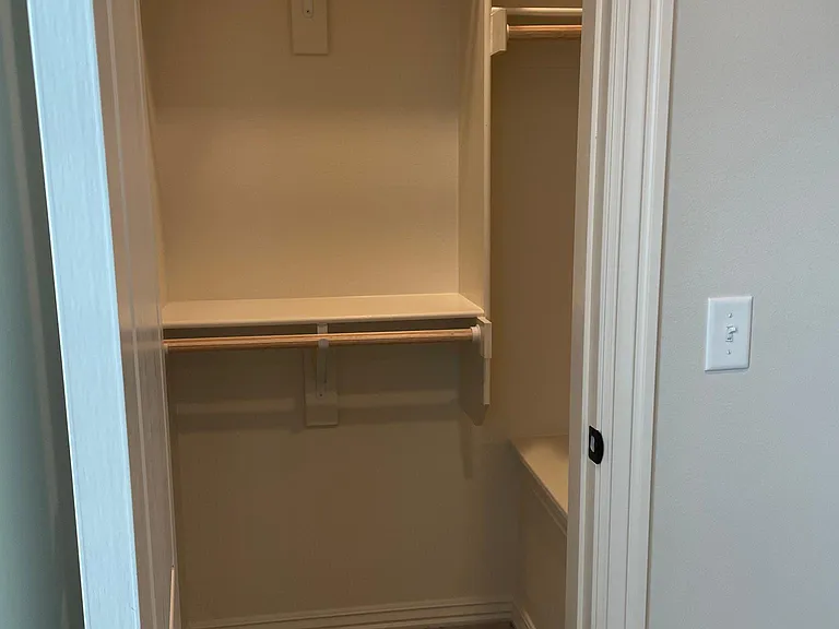 Closet bedroom 1