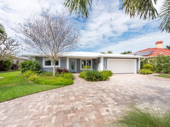 10118 Yacht Club Dr, Treasure Island, FL 33706