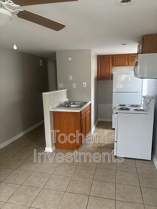 1 bed, 1.0 bath, 500 sqft, $840 — Photo 2