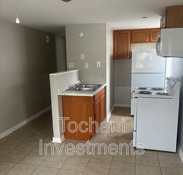 1002 Avenue E #1 — Photo 5