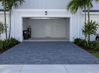 4394 S Longwood Lake Sq, Loxahatchee, FL 33470